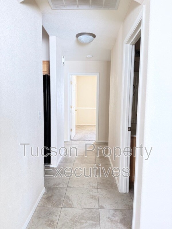 Building Photo - 13256 N Hammerstone Ln