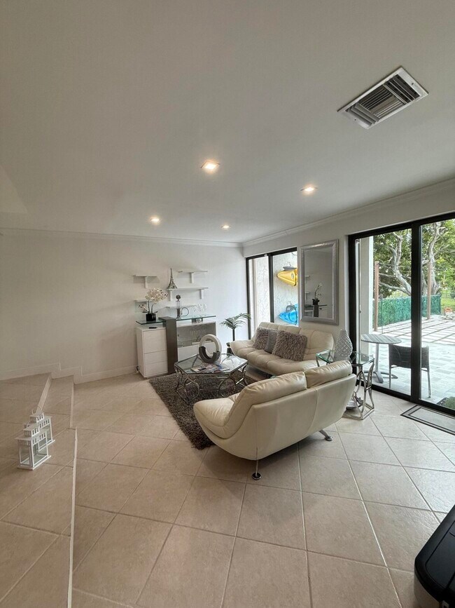 Building Photo - 12394 Westhampton Cir
