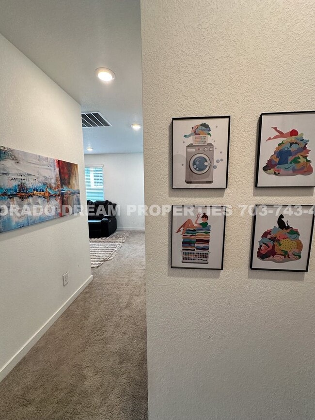 Building Photo - Luxurious fully-furnished home in Dove Vil...