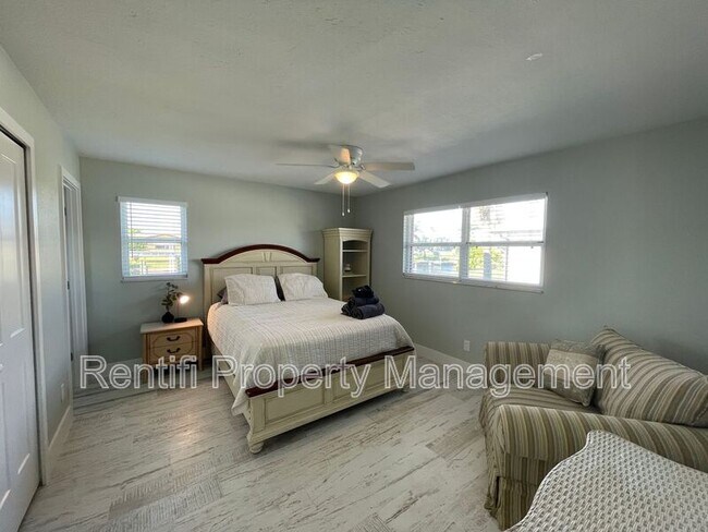 Building Photo - 1324 Miramar St