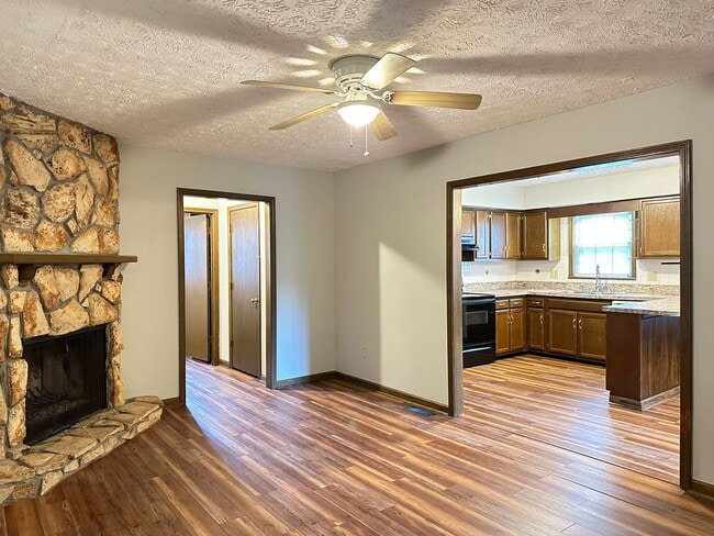 Building Photo - COMING SOON! Lovely 3 BR House in Tates Creek! Garage, Fenced Backyard, Pets Ok
