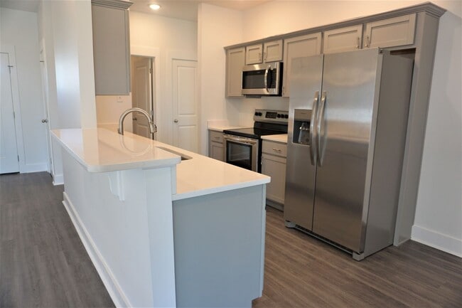 Building Photo - 4 Bedroom, 2 Bath Home in Valley View