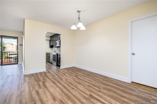 Building Photo - 44 Strawberry Hill Ave