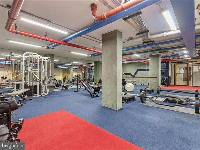 Building Photo - 1515 S Arlington Ridge Rd