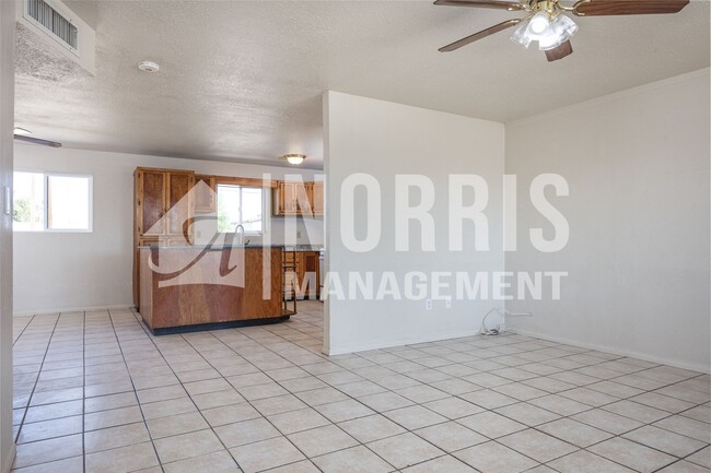 Building Photo - Great Home Located in Eloy at a Great Price!