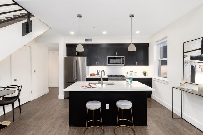 Building Photo - Beautiful West Wash Park home available NOW!