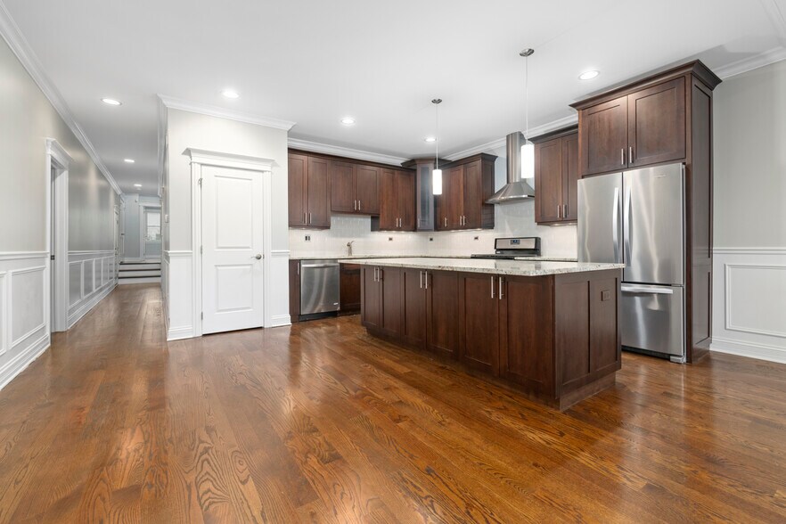 Building Photo - 1356 W Grand Ave