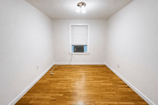 Building Photo - 532 E Greenlawn Ave