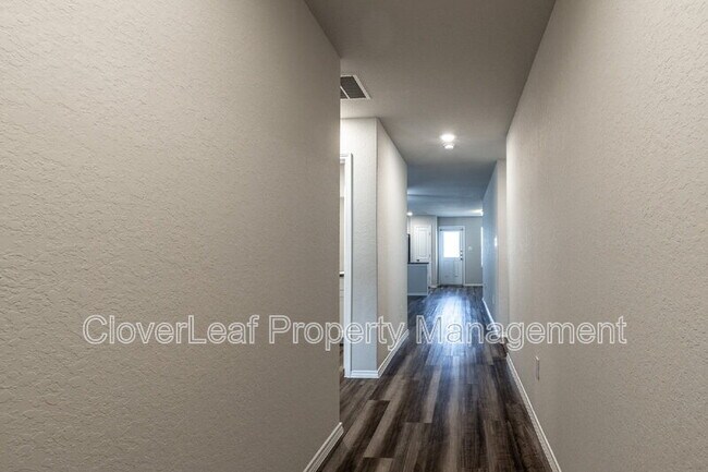 Building Photo - 10214 Robbins Grove