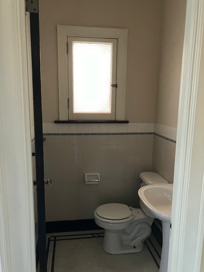 Building Photo - 4945 N Washtenaw Ave