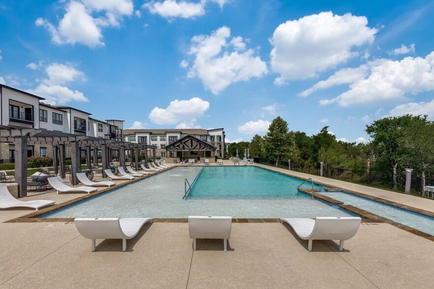 Building Photo - Williamson at the Overlook