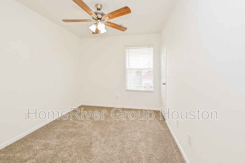 Building Photo - 20942 Foxwood Garden Dr