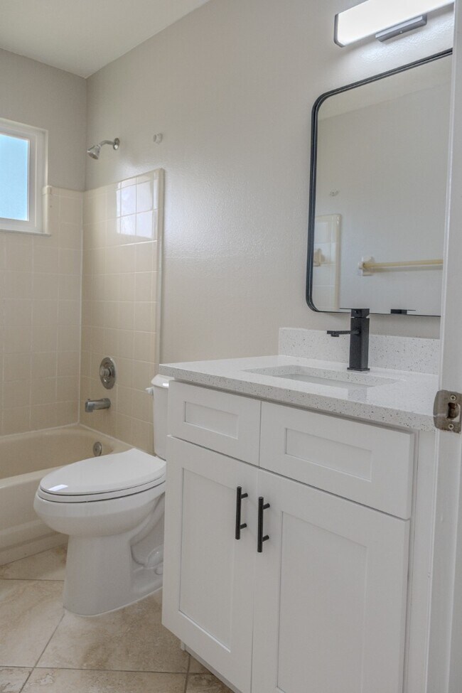 Building Photo - 5004 Laguna Bay Cir