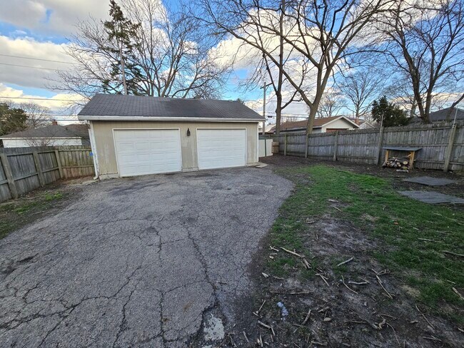 Building Photo - 185 Pick Ave