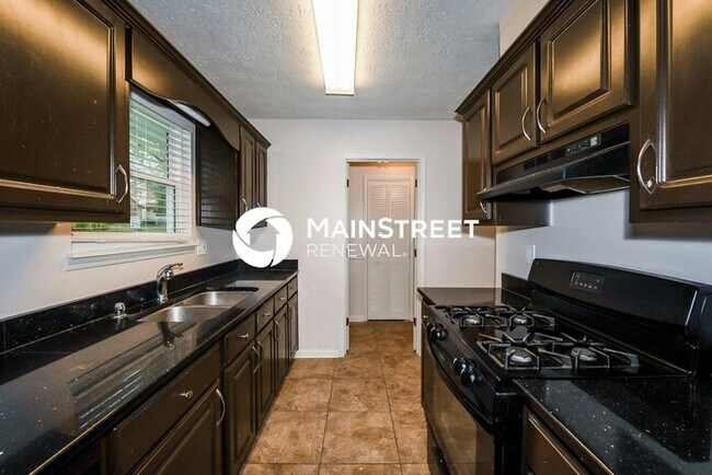 Building Photo - 3 Bedroom Pet-Friendly Home in Jonesboro, GA with Main Street Renewal