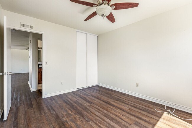 Building Photo - Beautiful Single Story In Great Location!!