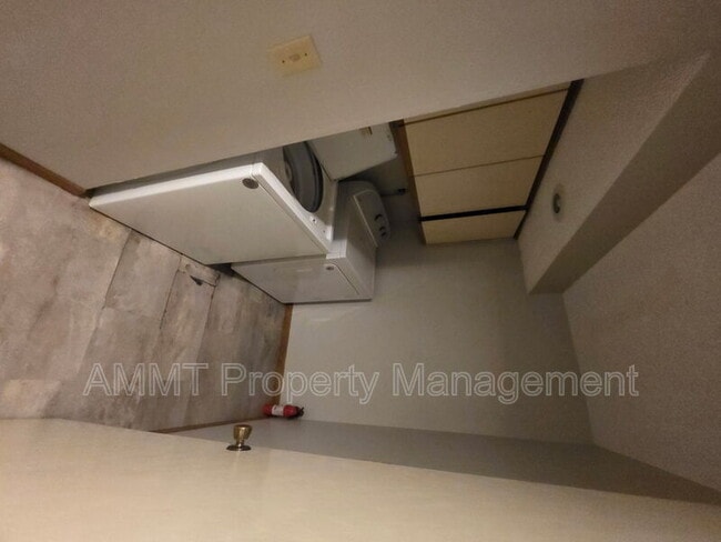 Building Photo - JR Real Estate: 848 Dover Street