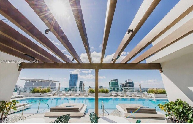 Building Photo - 1010 Brickell Ave