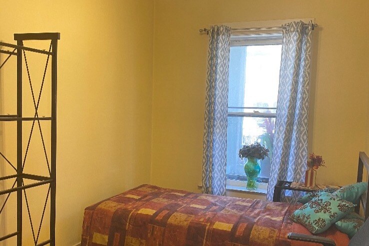 Building Photo - 5614 N Wayne Ave