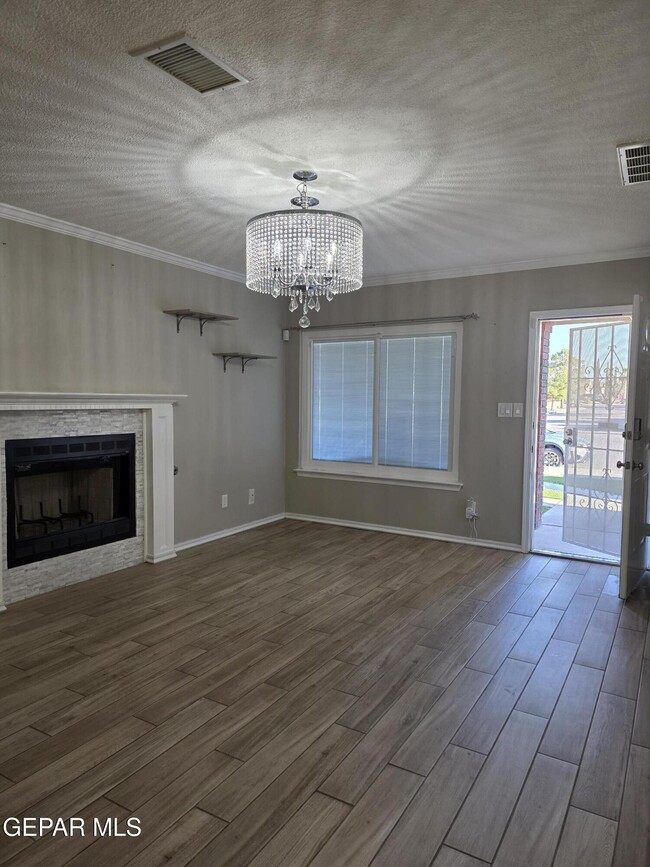 Building Photo - 12105 Royal Woods Dr