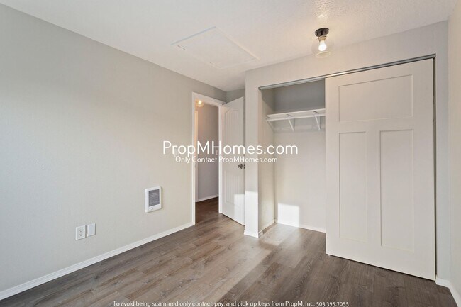 Building Photo - Beautiful Condo Living in the Heart of Tua...