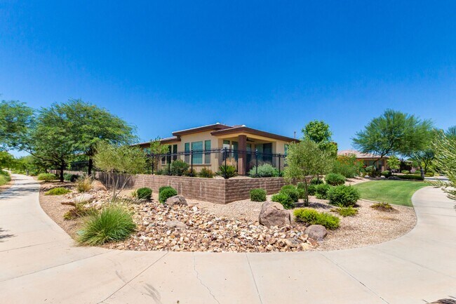 Building Photo - Gorgeous 2 bedroom / 2 bath townhome locat...