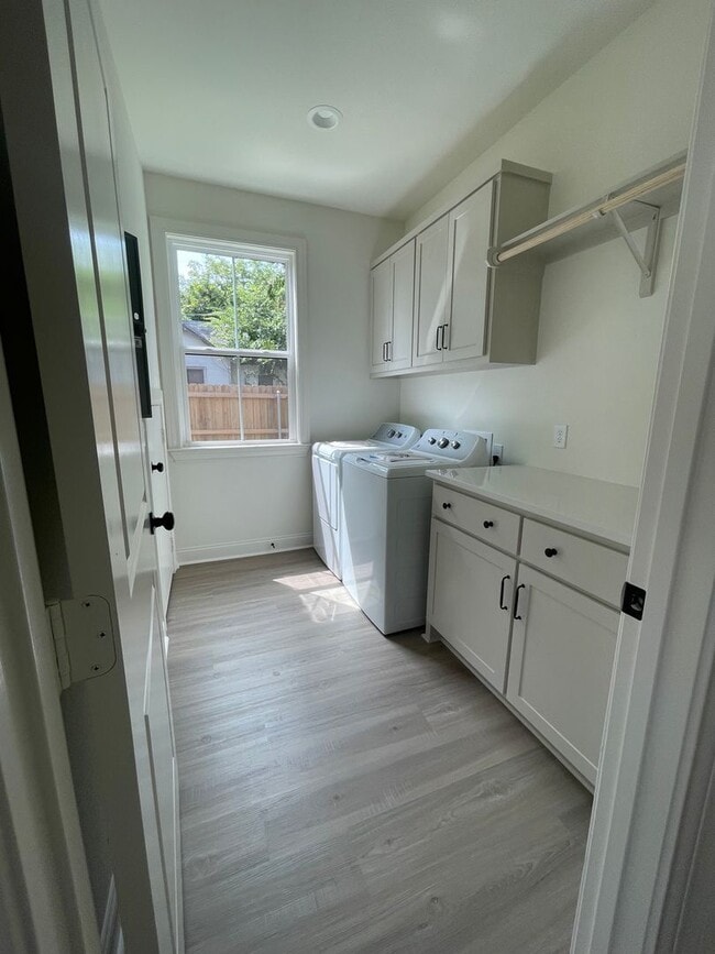 Building Photo - Luxurious NEW CONSTRUCTION 4/4.5 Home Near Baylor Campus!