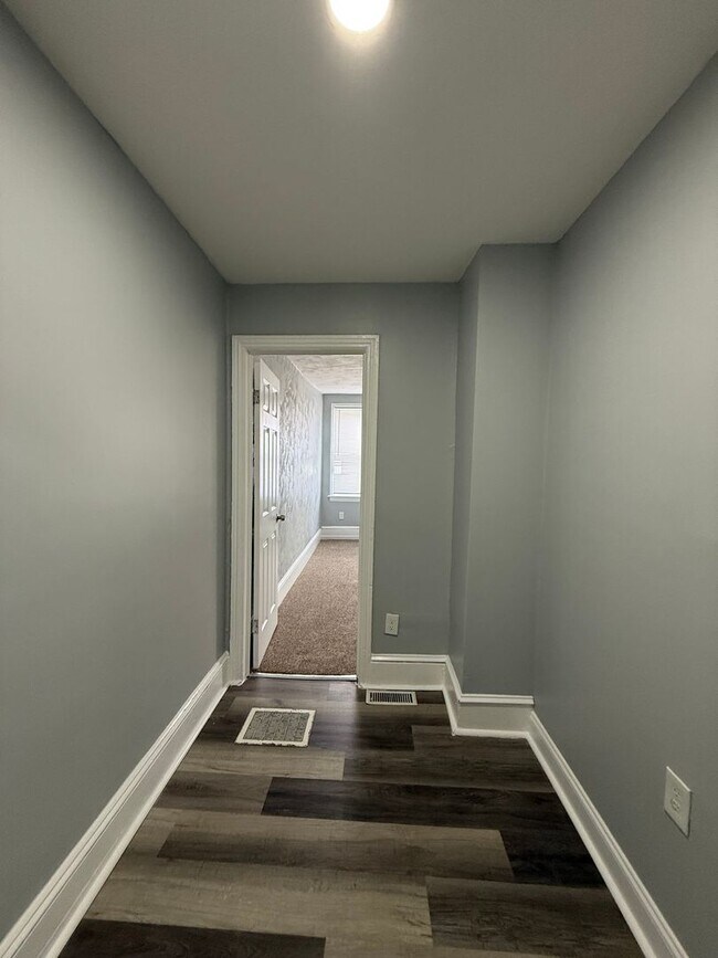 Building Photo - 103 Taylor St