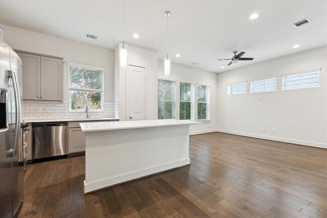 Building Photo - 6019 Cypress St