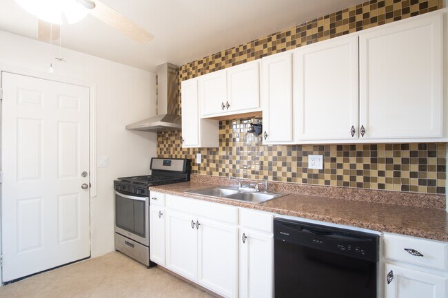 Primary Photo - 57373 Yucca Trl