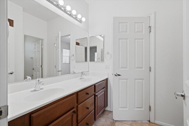 Building Photo - 2206 Cast Pebble Dr