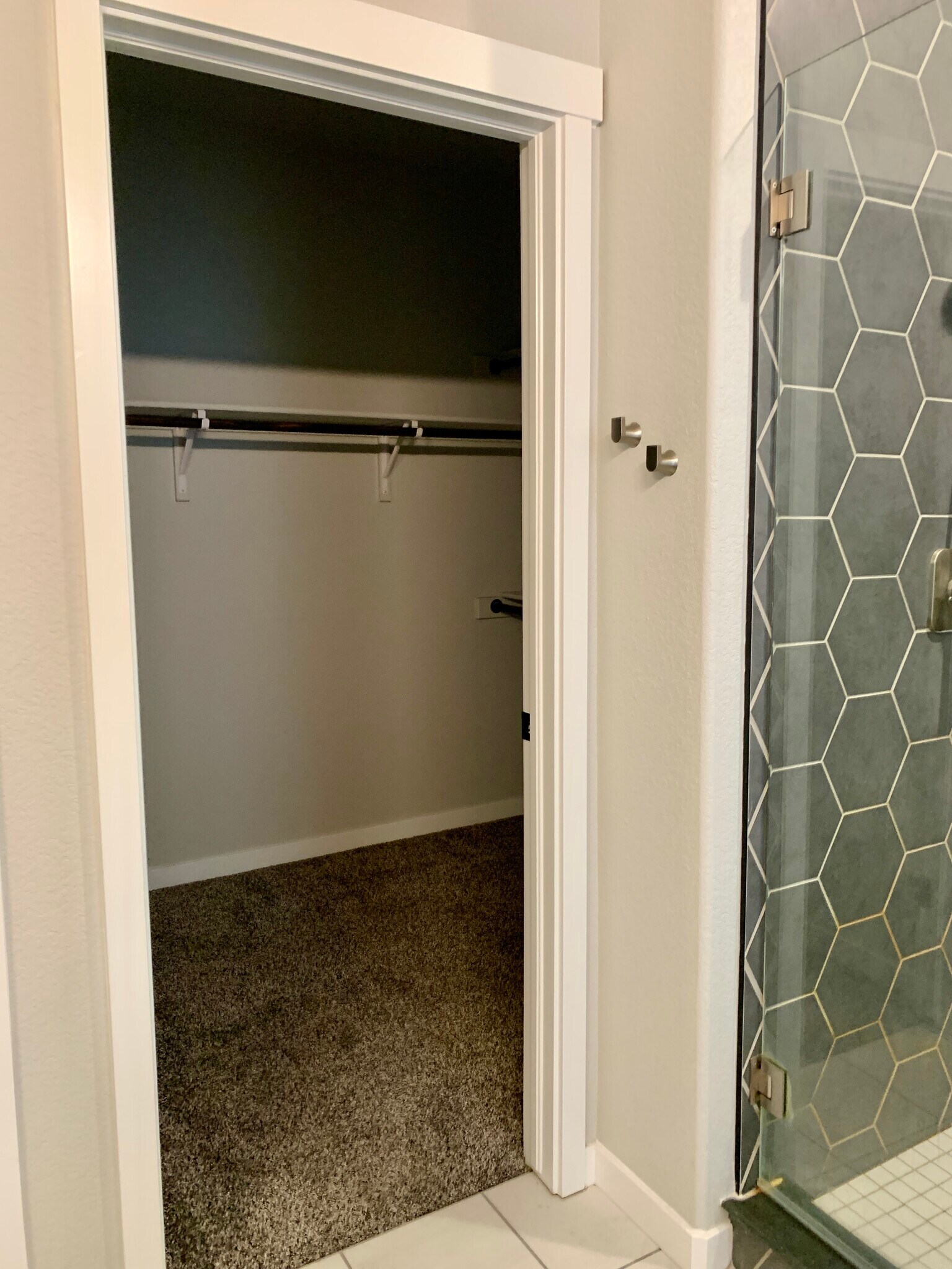 Building Photo - 6461 Vistancia Ave