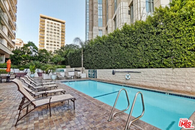 Building Photo - 10790 Wilshire Blvd