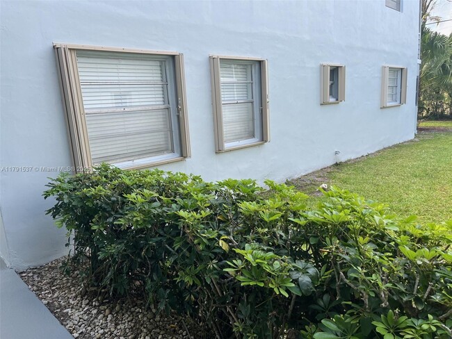Building Photo - 98 Normandy Ln