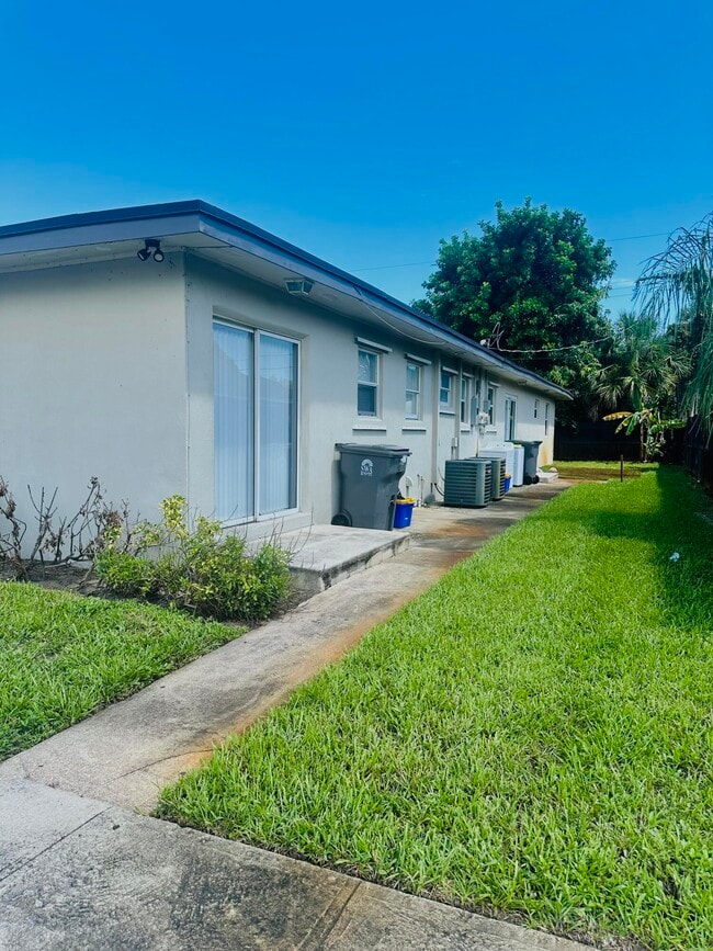 Building Photo - 9305 Sunrise Dr