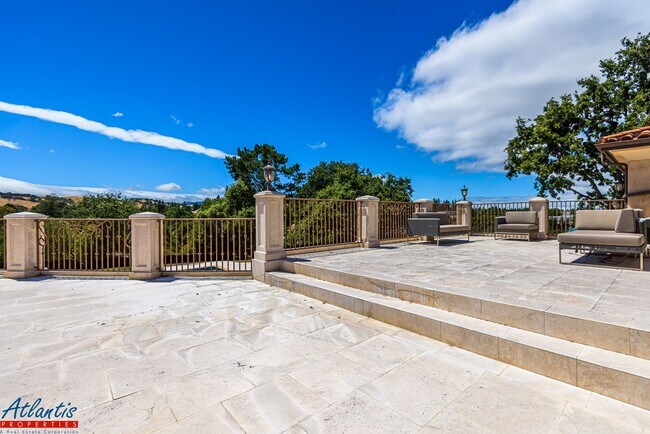 Building Photo - Executive Estate in the Heart of Silicon Valley