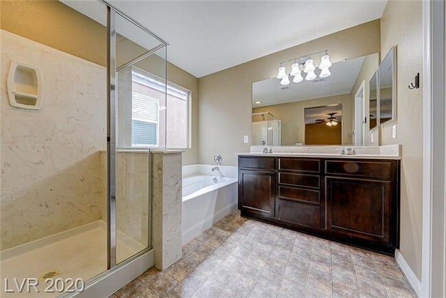 Building Photo - Northwest 4 bedroom!
