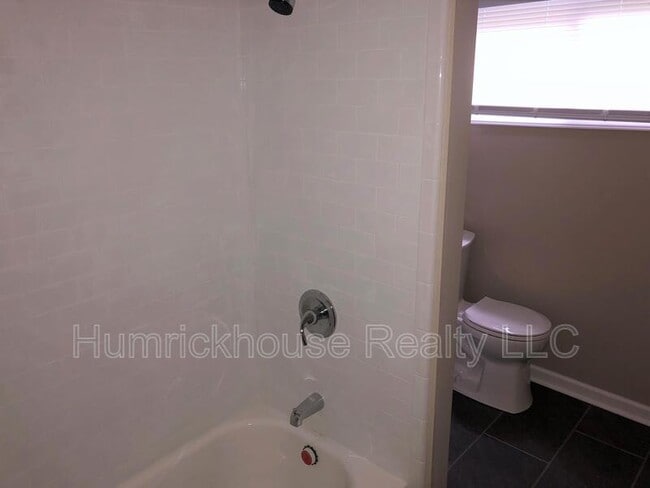 Building Photo - 182 Fern Ave SW