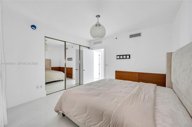 Building Photo - 495 Brickell Ave