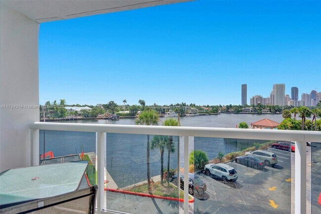 Building Photo - 20515 E Country Club Dr
