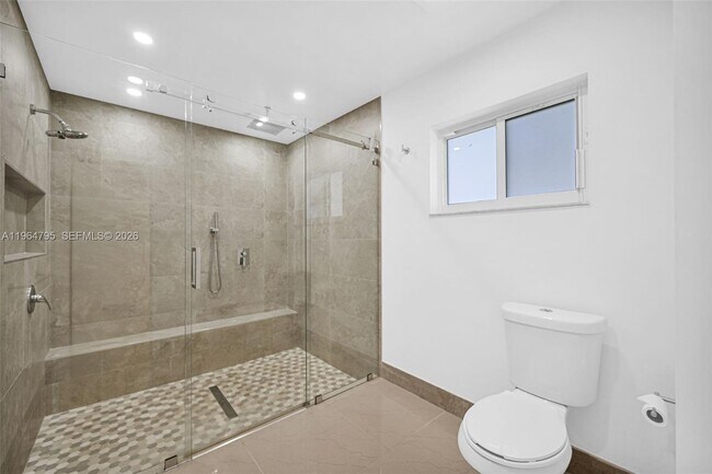 Building Photo - 820 E Cypress Ln