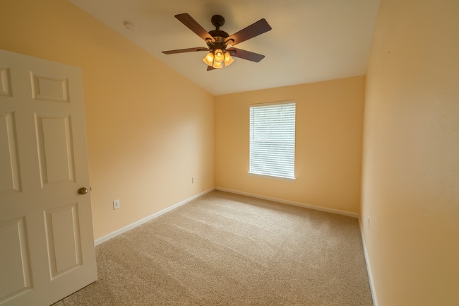 Building Photo - Stunning 3 Bedroom Townhome in Cambridge at Oakleaf Plantation