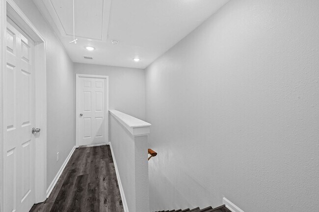 Building Photo - ASAP move in! Charming 3-Bedroom Home in the Heart of Conroe