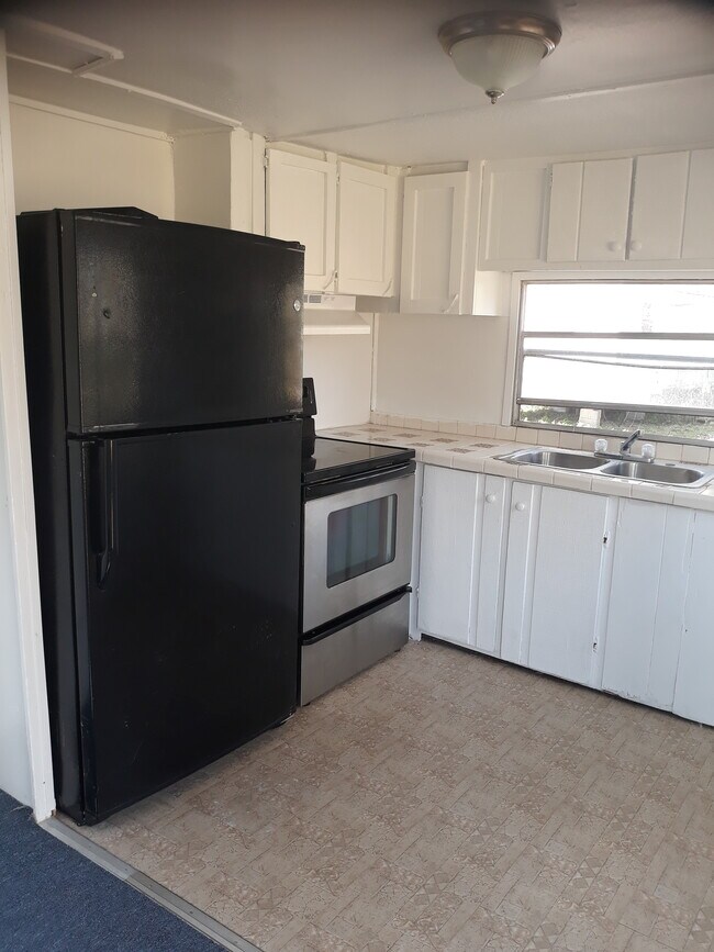 Building Photo - 5355 New Kings Rd