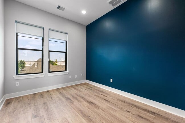 Building Photo - 1705 Weber St