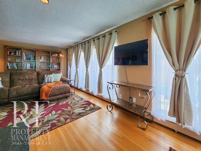 Building Photo - 2113 Brashem Ave