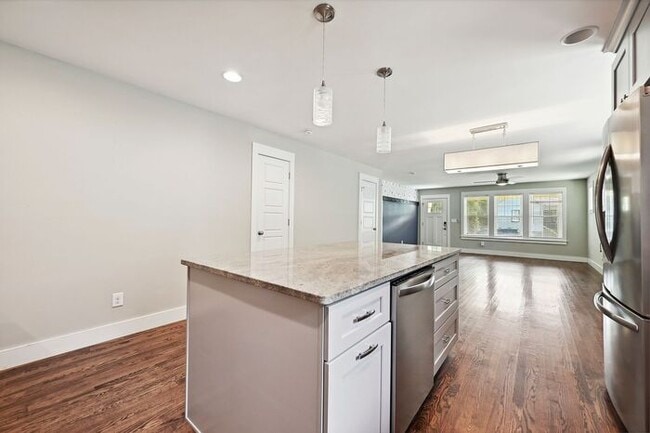 Building Photo - Charming 3BD/2BA Bungalow in Druid Hills!