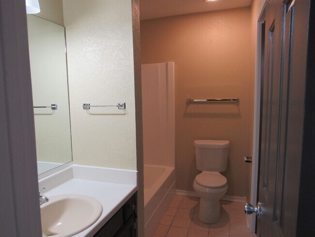 Building Photo - 104 Belaire Dr