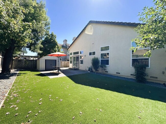 Building Photo - 2172 Dolen Pl