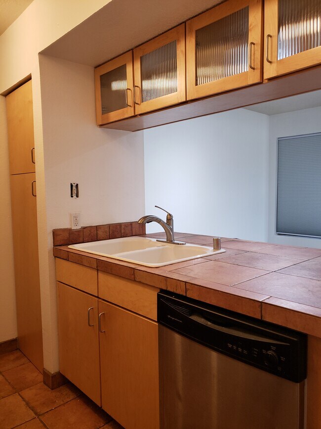 Building Photo - 941 Calle Mejia